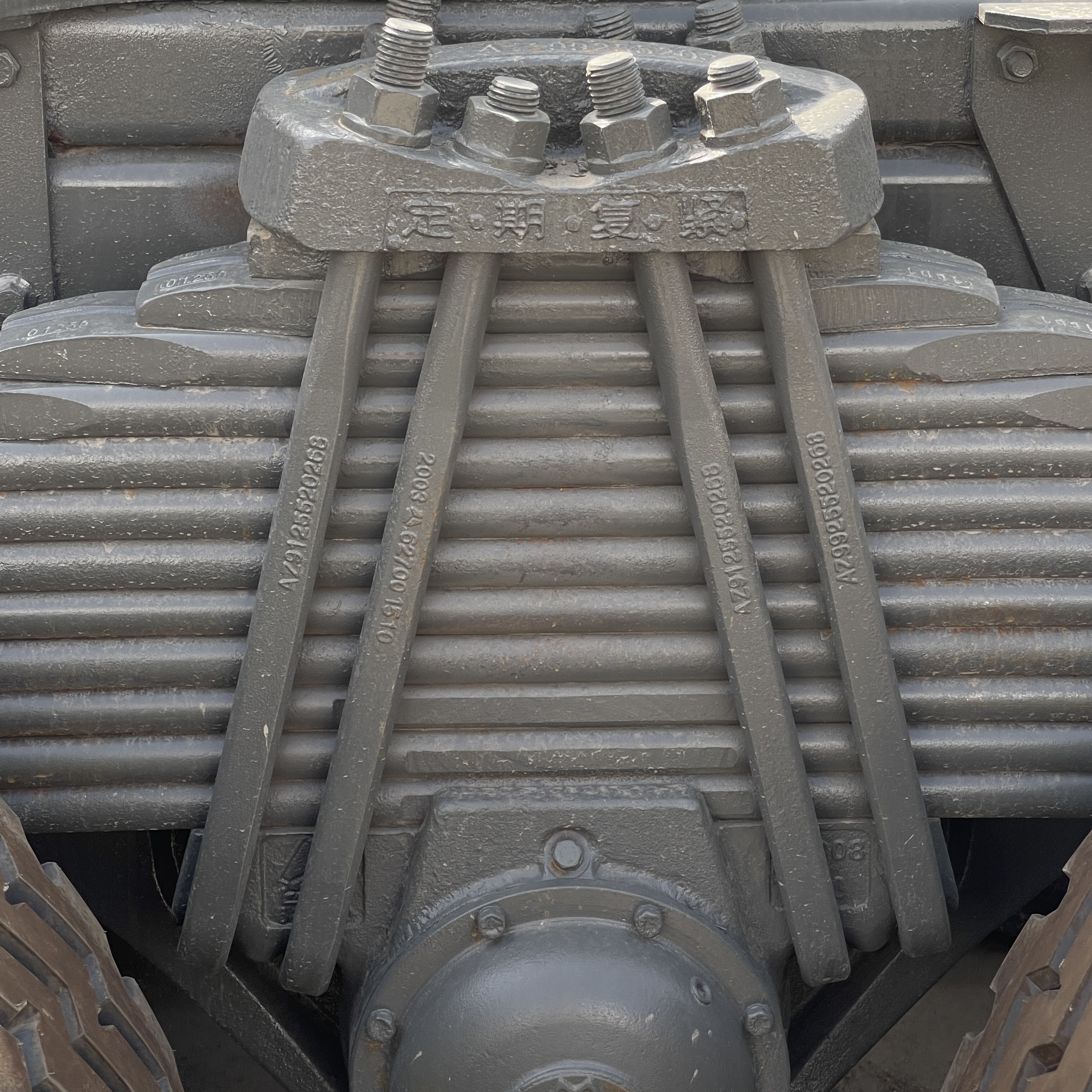 Used Sinotruk Tractor Truck 371HP WEICHAI Diesel Engine Capacity 8L Rear Camera None