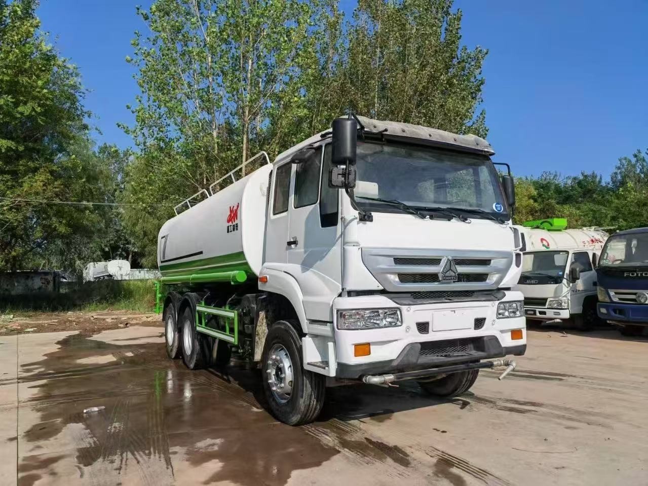 FAW Tank Watering Truck Dongfeng Sinotruk HOWO Shacman Road Sprinkler Sanitation Vehicle 20000/30000L 6X4 Heavy Duty Milk Tanker Drinking Water Truck