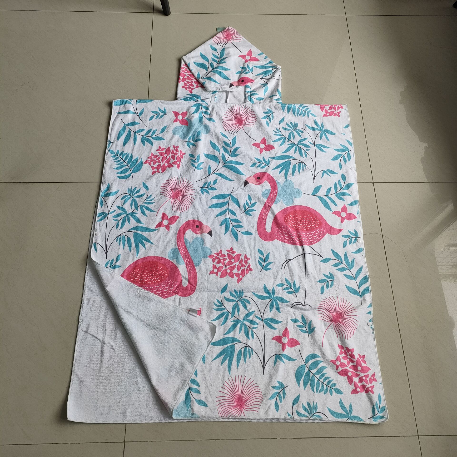 Customized wholesale digital print beach dry changing robes custom logo printing surf hooded poncho towel with pocket