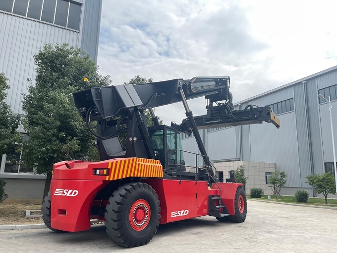 45 Ton Load CUMMINS QSM11-330 Container Reach Stacker For Wharf / Port 0