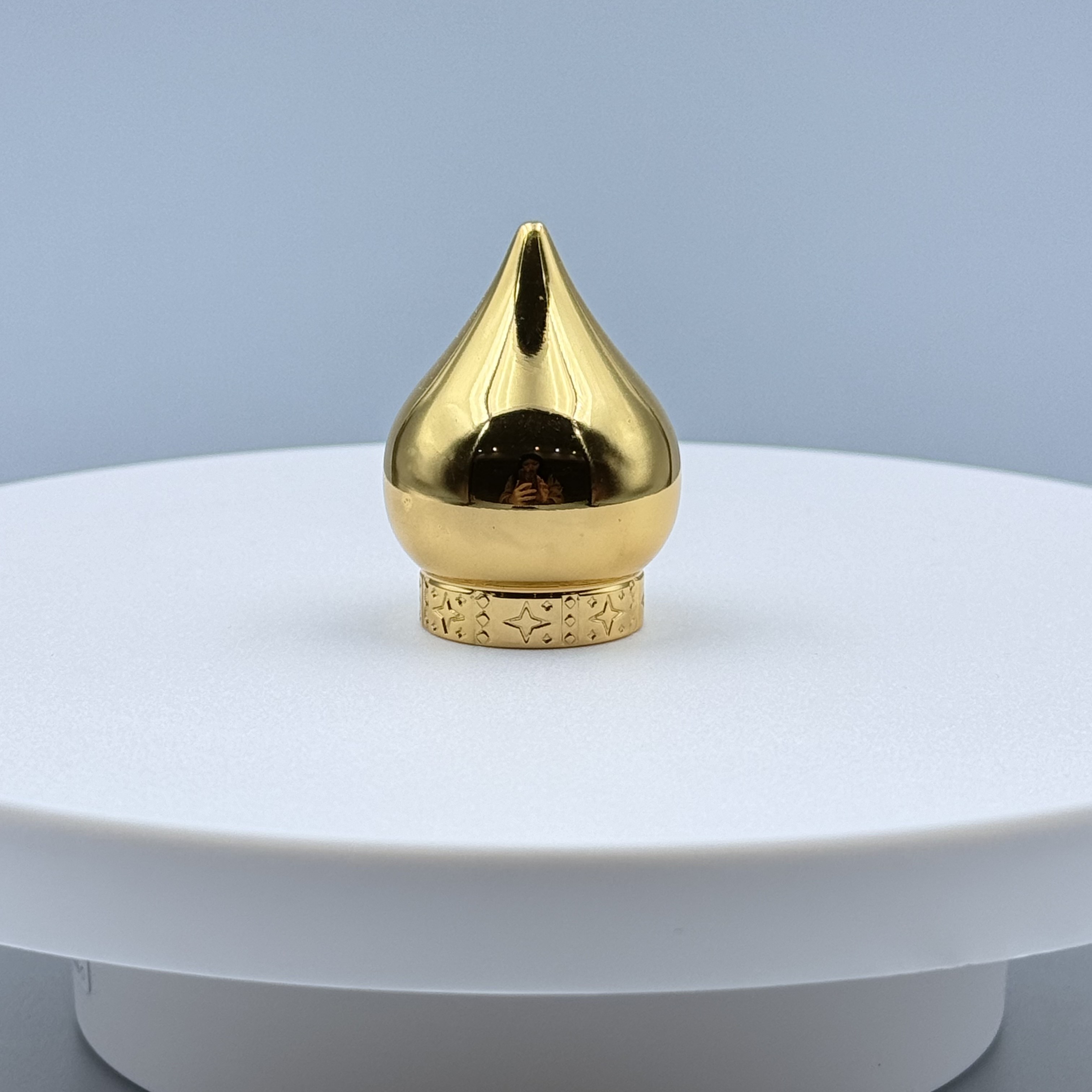 Elevate Your Fragrance Packaging with High-Grade Zinc Alloy Zamak Perfume Caps