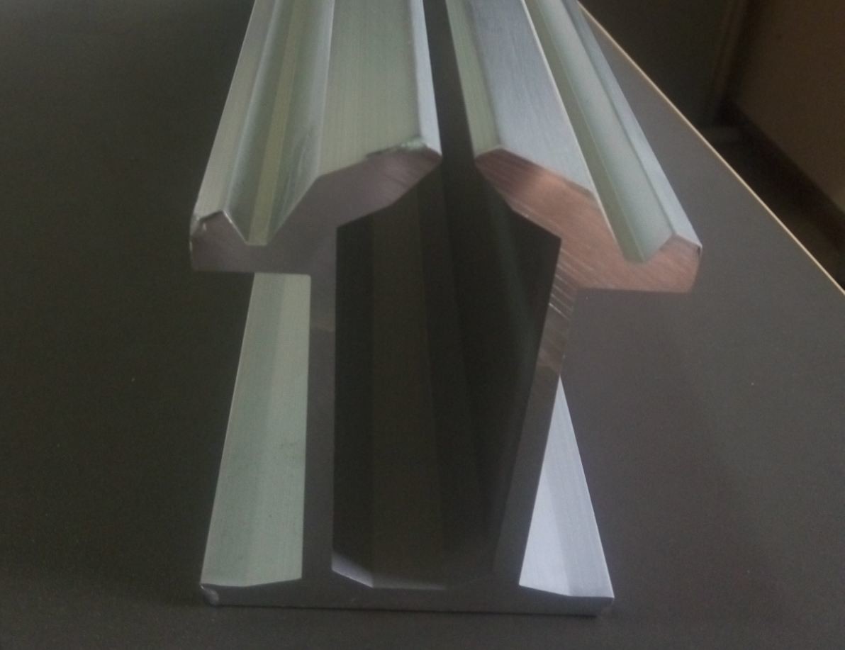 6005A T5 Aluminium Extruded Profiles Used As Rigid Catenary On Metro Train