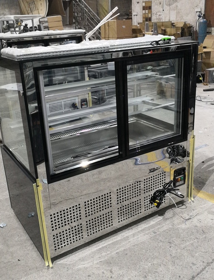 2.0m Cake Cabinet Refrigerated Bakery Cake Dessert Showcase