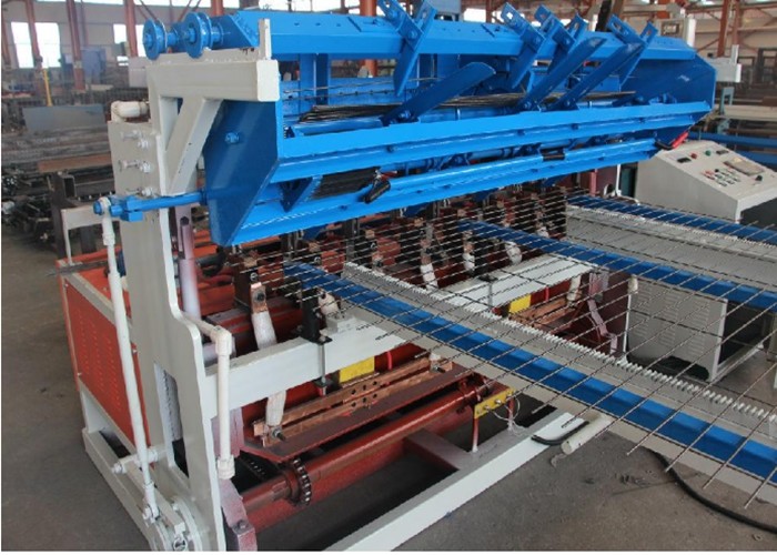 Low Carbon Steel Wire Mesh Panels , 2-6m Length Welded Steel Fence Panels