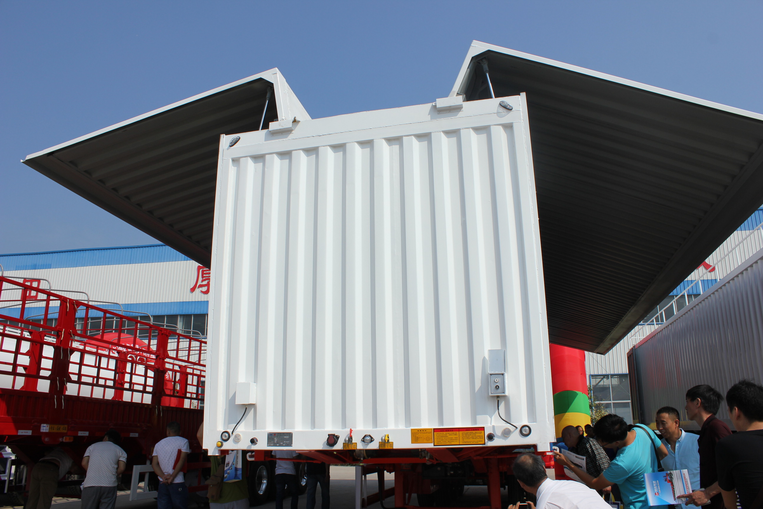 40 Tons Max Payload 13 Ton Axle Enclosed Dry Wing Van Semi Trailer for Express Logistics