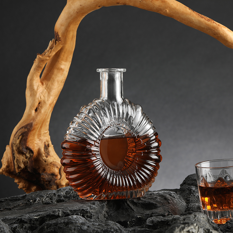 Hot Stamping Luxury Glass Whisky Bottle with Aluminum Plastic PP Collar Material