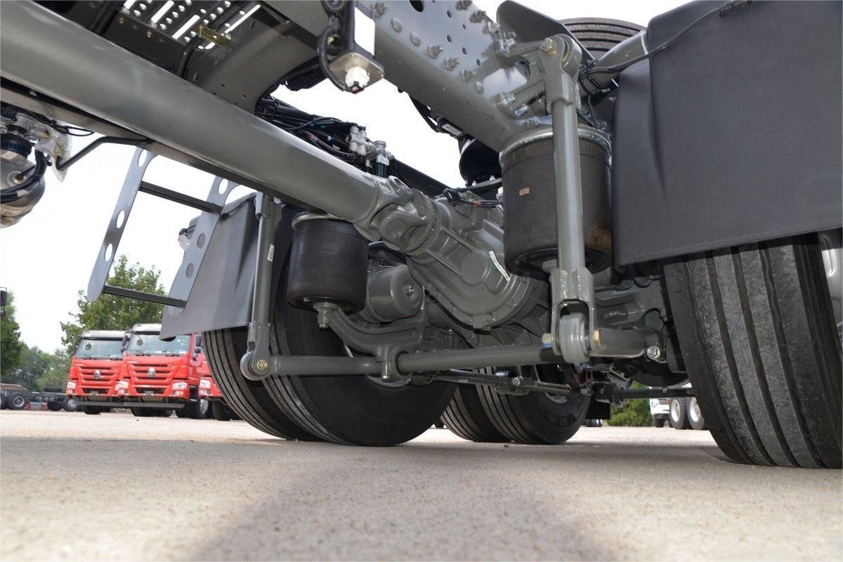 HOWO Heavy Truck 460HP 6X4 CNG Dangerous Goods Tractor National VI Rear Eight Wheels