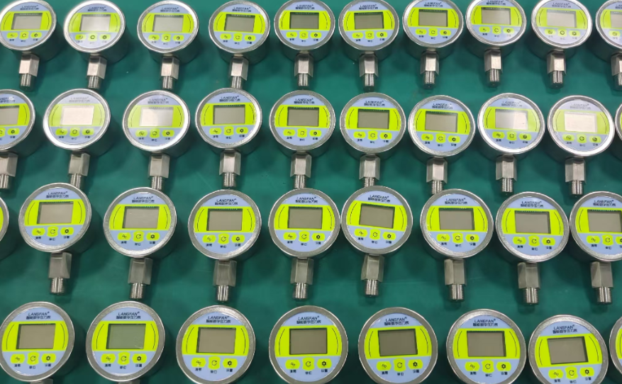High Capacity Lithium Battery Digital Pressure Gauge No External Power Needed Easy-to-Read Results