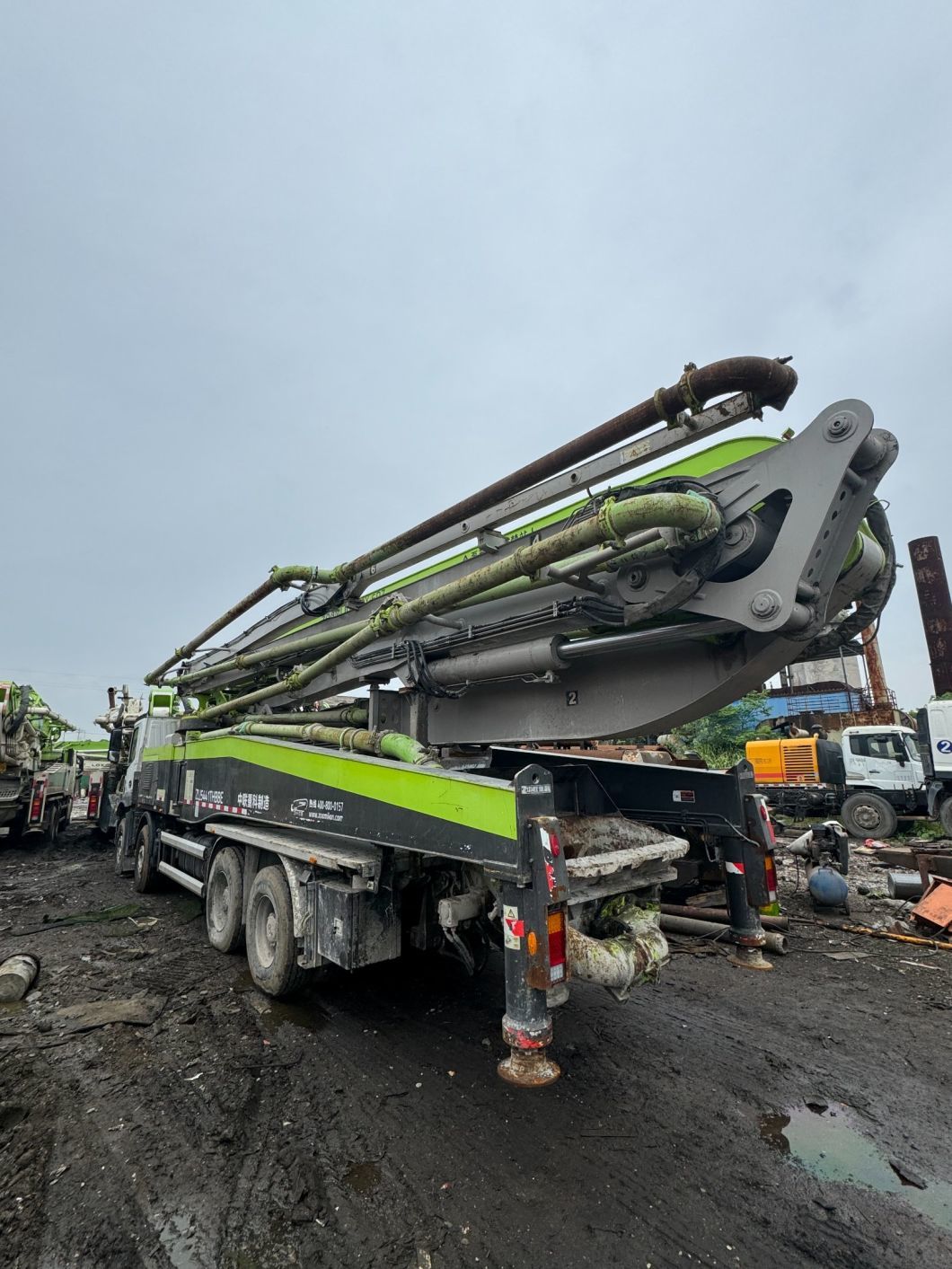Zoomlion Concrete Pump Truck 56 Meters Using Mercedes-Benz Chassis for 20 Years
