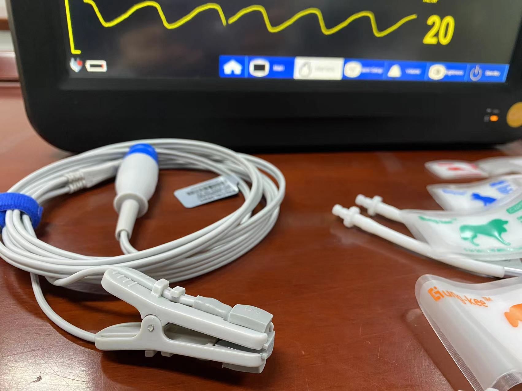 12.1" Portable Veterinary Multiparameter Monitor With Touch Screen OEM