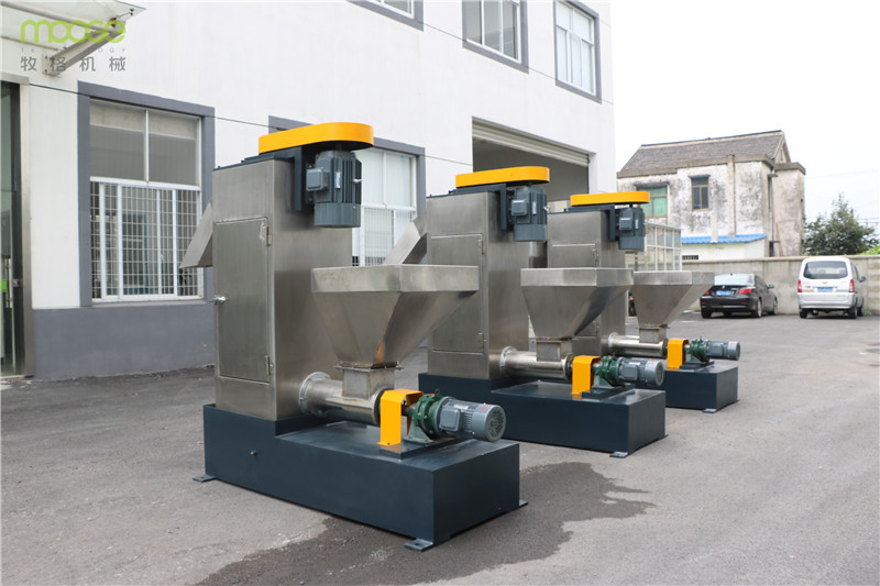 Vertical Friction Dewatering Screw Press Machine High Speed PET Crushing Machine
