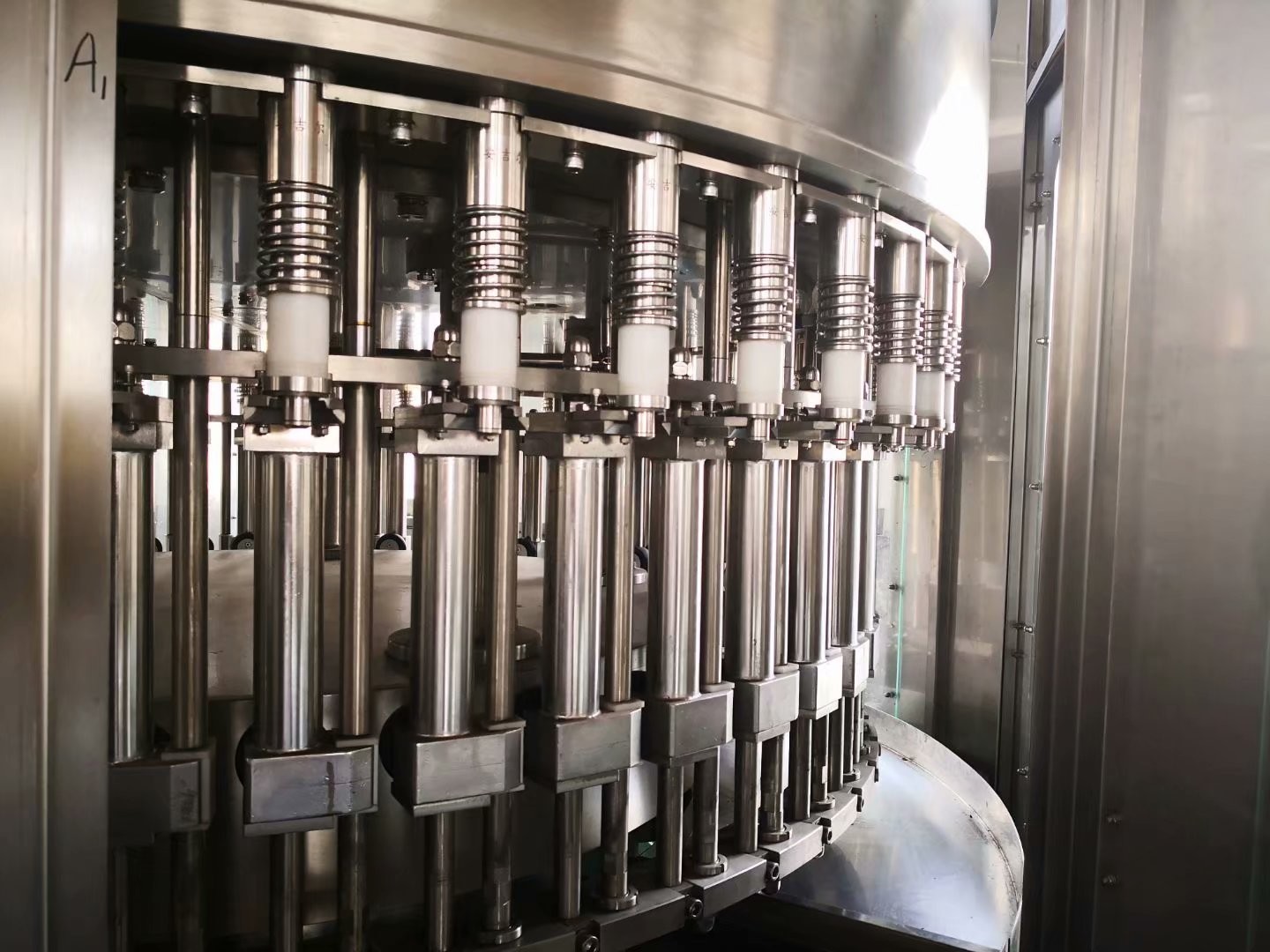 6000Bph 500ml Liquid Filling Equipment Water Capping Filling Machine 3.5KW