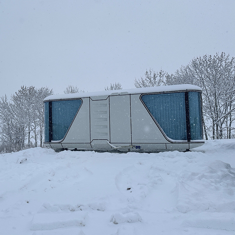 Custiomized Space Capsule House Hotel With Aluminum Plate Wall