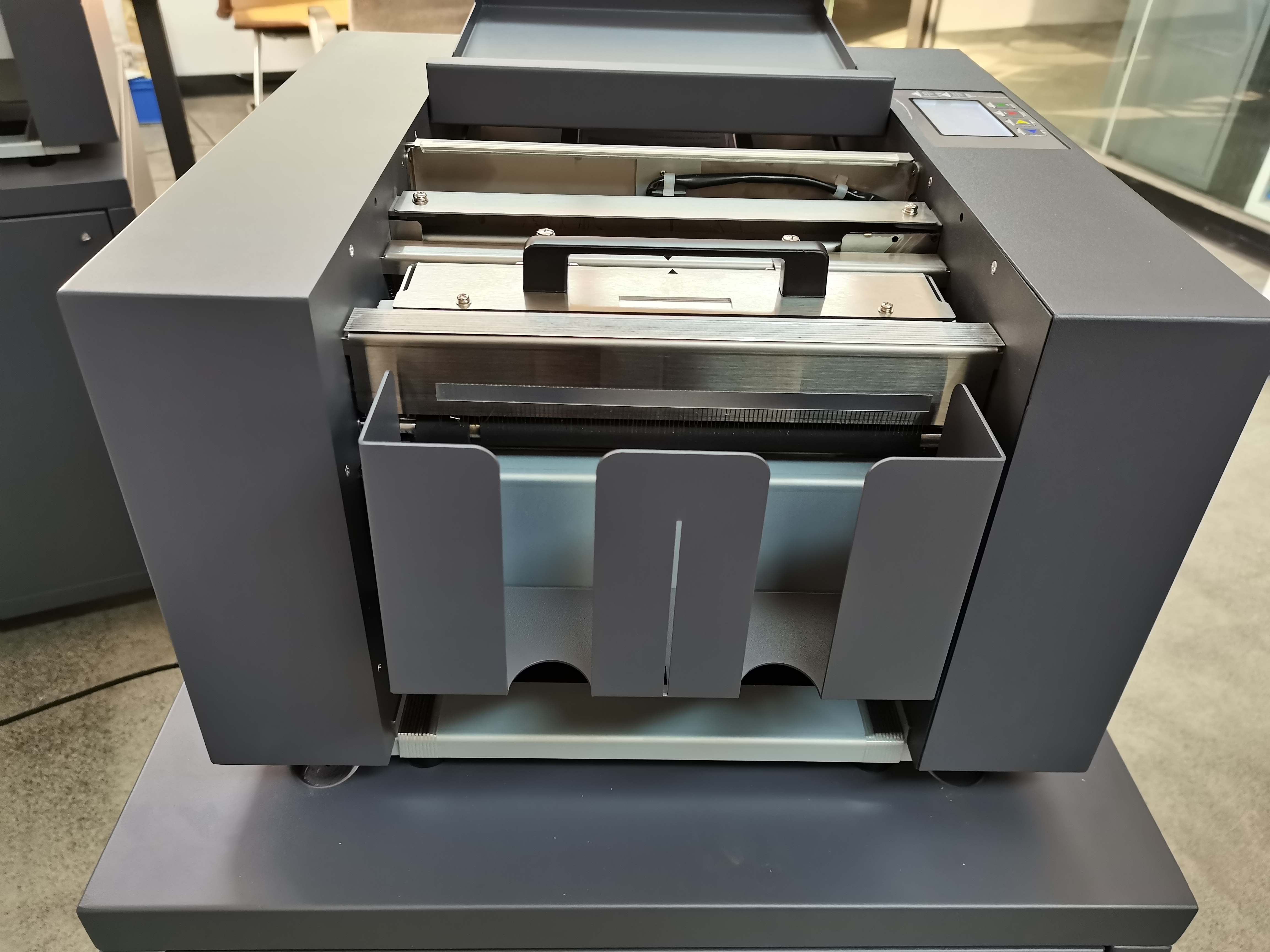 Electronic ID and Passport Photo Cutter with GIPENG PLC Buiness Cards Cutter 10s Cutting Speed PC-220