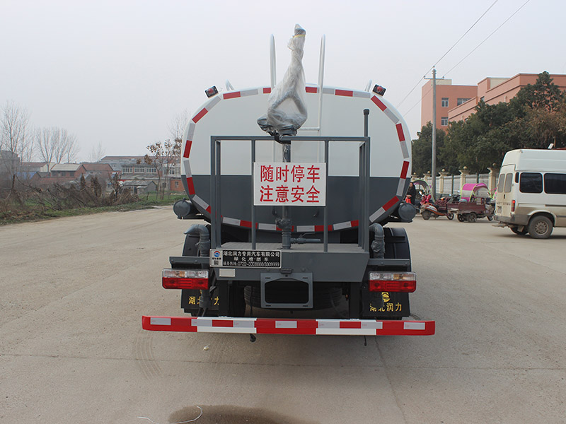 6 Cbm Spraying 15-20m 163 Horsepower Engine Yuchai Fast 8 Gears Dongfeng Water Truck for Sprinkling, Spraying Dust Reduction
