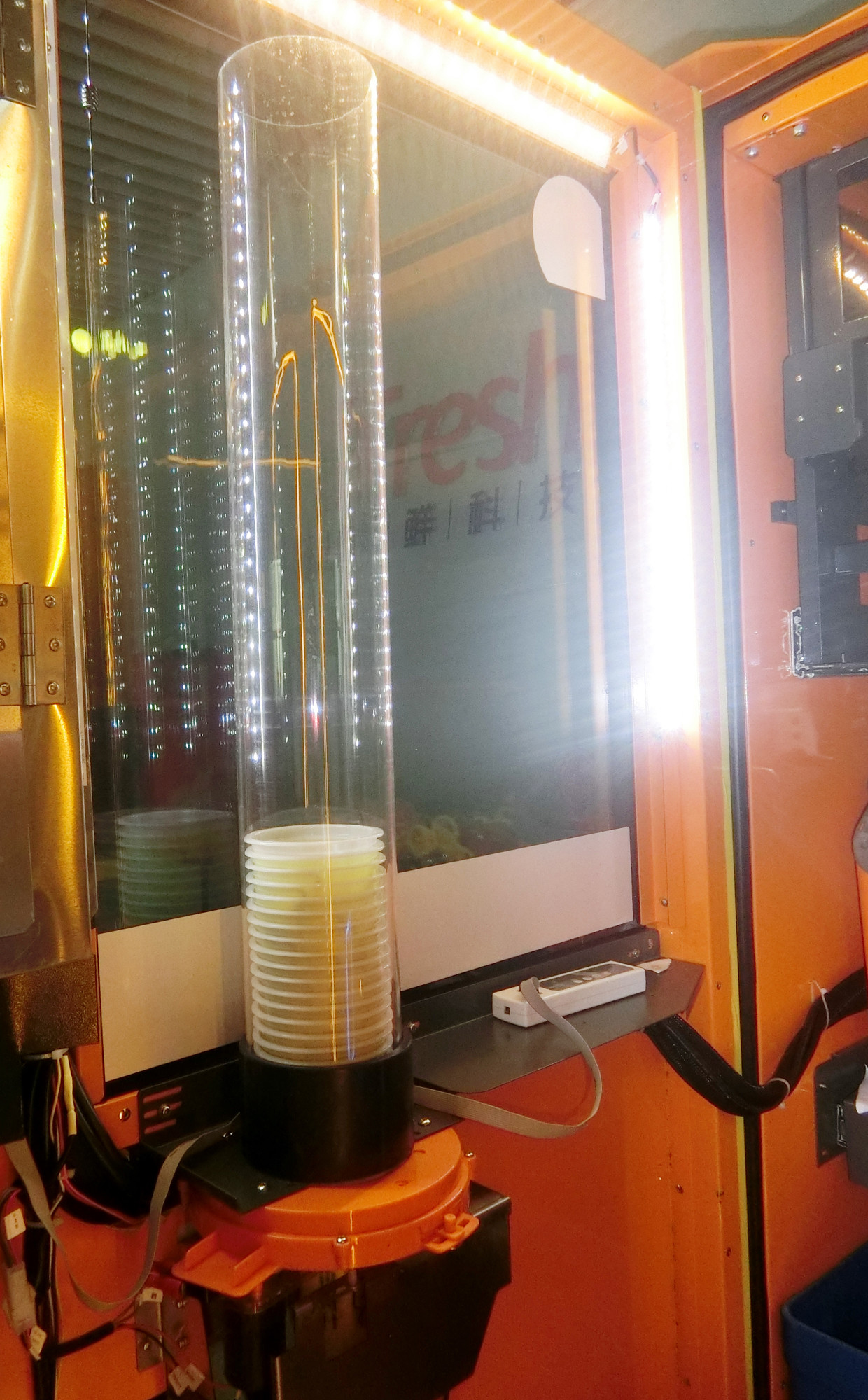 ORANGE JUICE VENDING MACHINE 100% BIO SAFETY, 100% PROOF-COVID