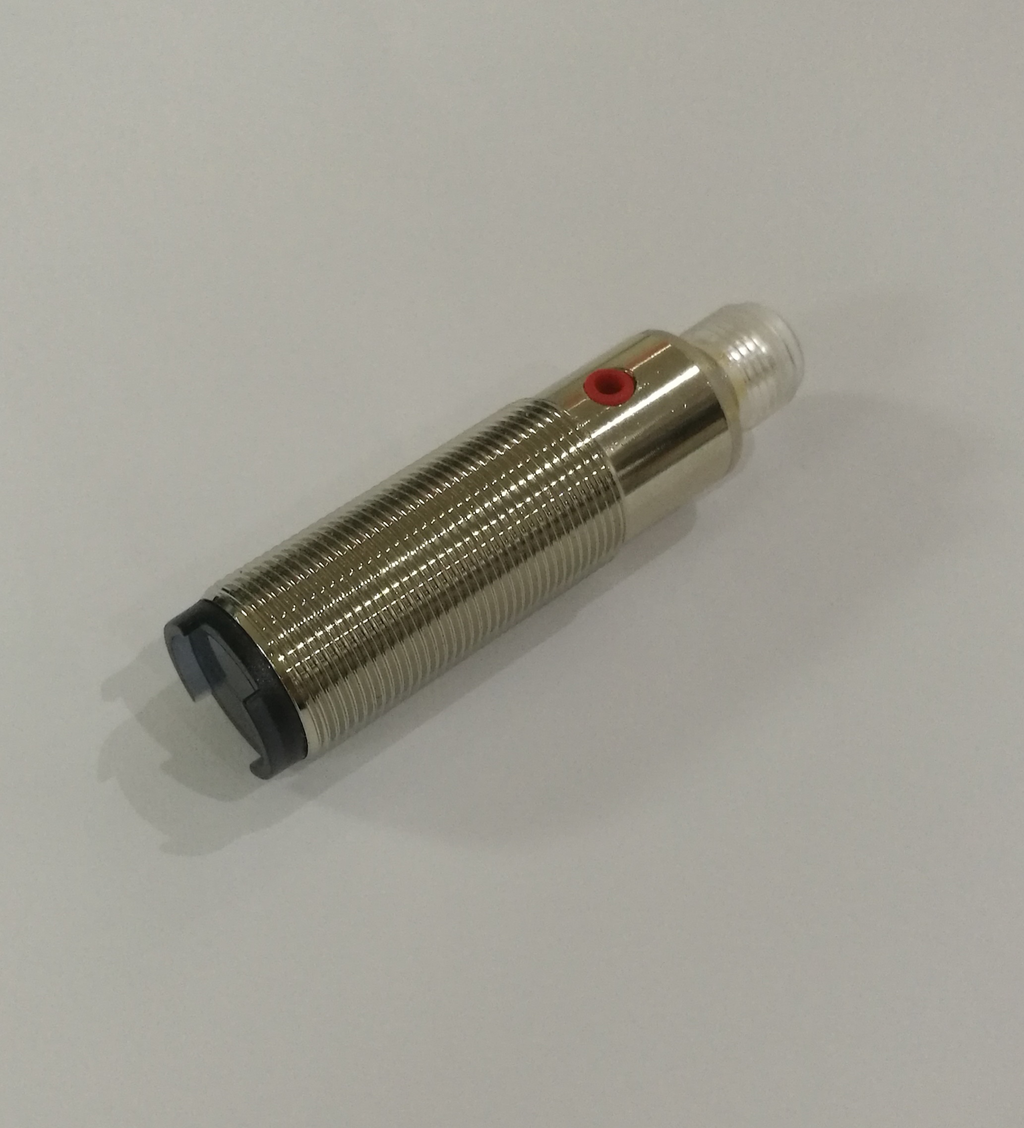Metal M18 Photoelectric Sensors M12 Connector Type 40cm Sensing 3 Wires Switch