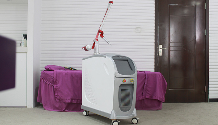 Q Switched ND YAG Laser Tattoo Removal Machine For Pigment Deposit Dispelling