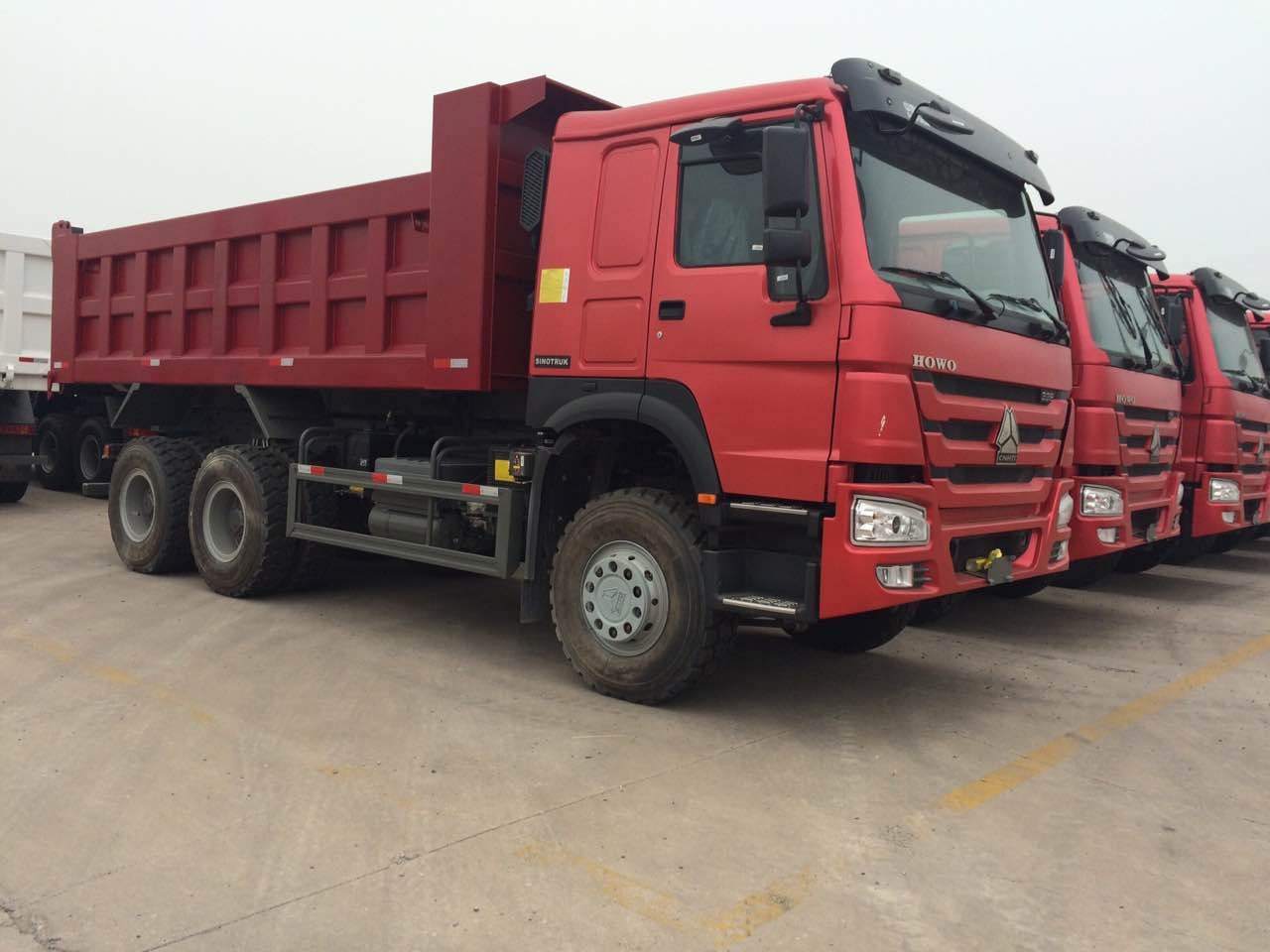 Sinotruck HOWO Heavy Duty Dump Trucks 50T 6 x 4 Driving Overloading Capacity RHD/LHD, 10 Tires
