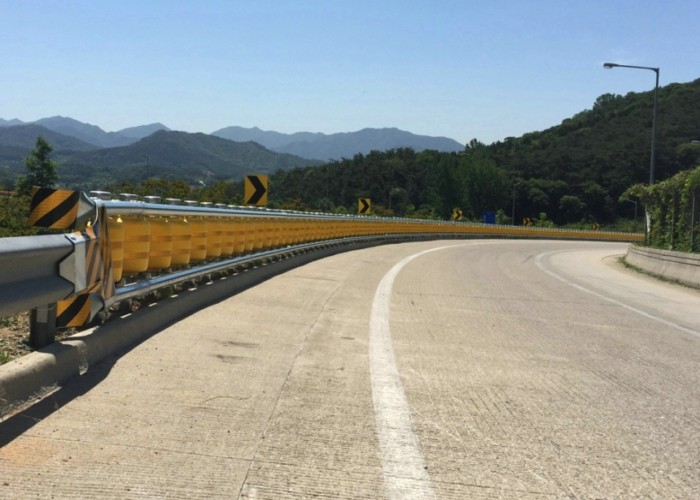 Red Color Protective Safety Roller Barrier For Tunnel Entrance Tunnel Portal