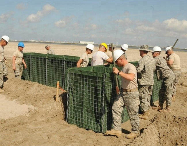 Green And Earthy Hesco Bastion Wall Barriers Welded Gabion Box