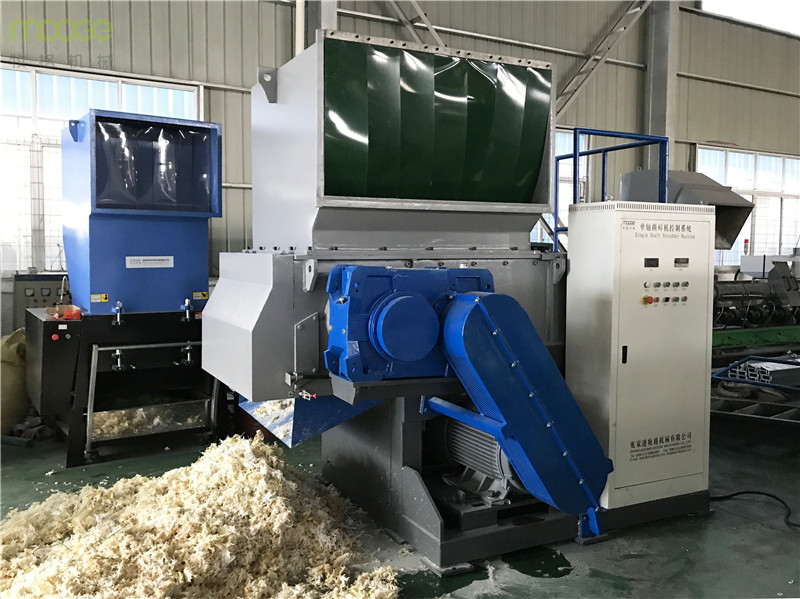 Flake Plastic Waste Shredder Machine Carton Paper 2000kg/H Water Bottle