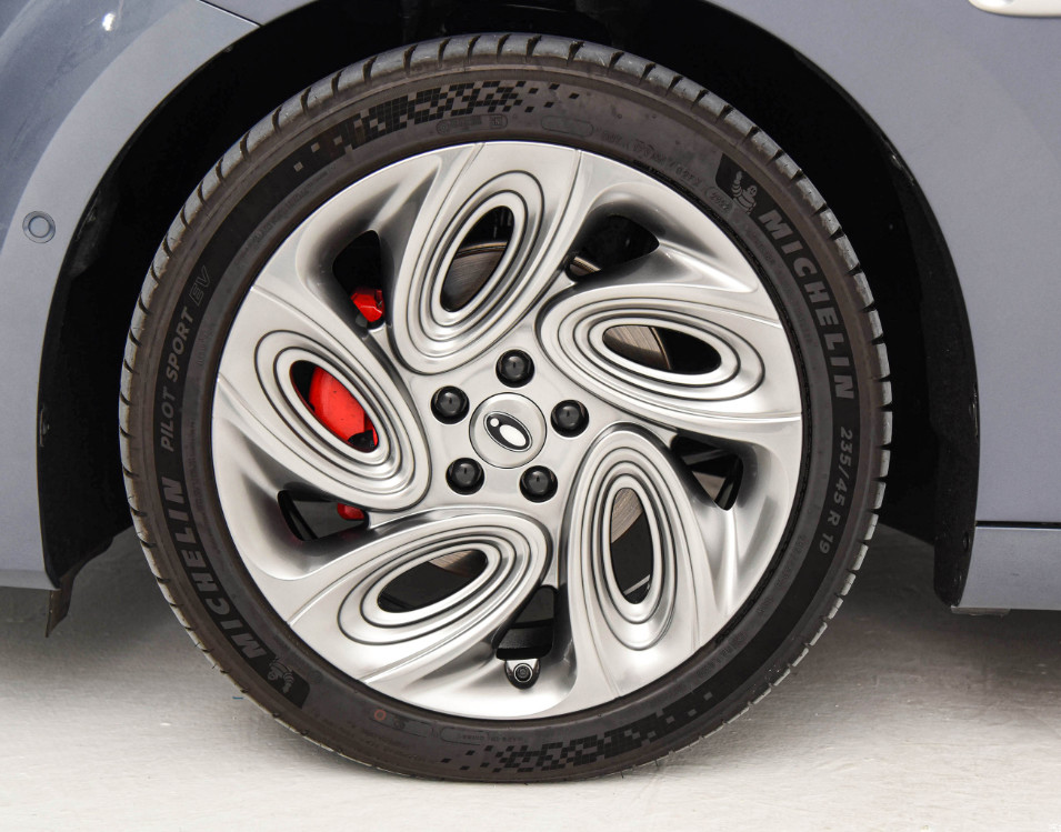 ORA Lightningmao 2022 600km Four Wheel Drive High Performance Electric Sedan