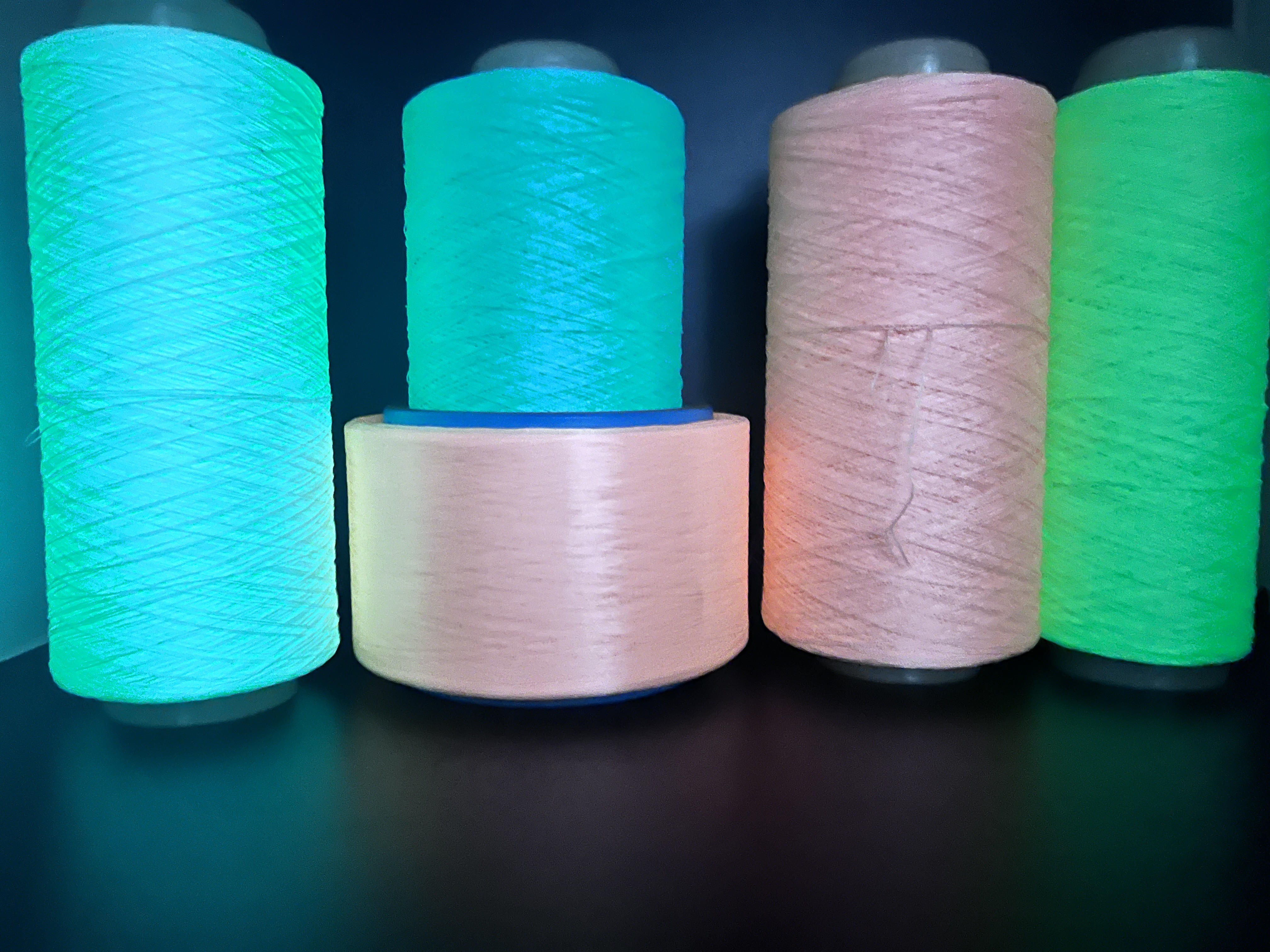 450D Glow In The Dark Knitting Yarn Polyester for Weaving Sweater