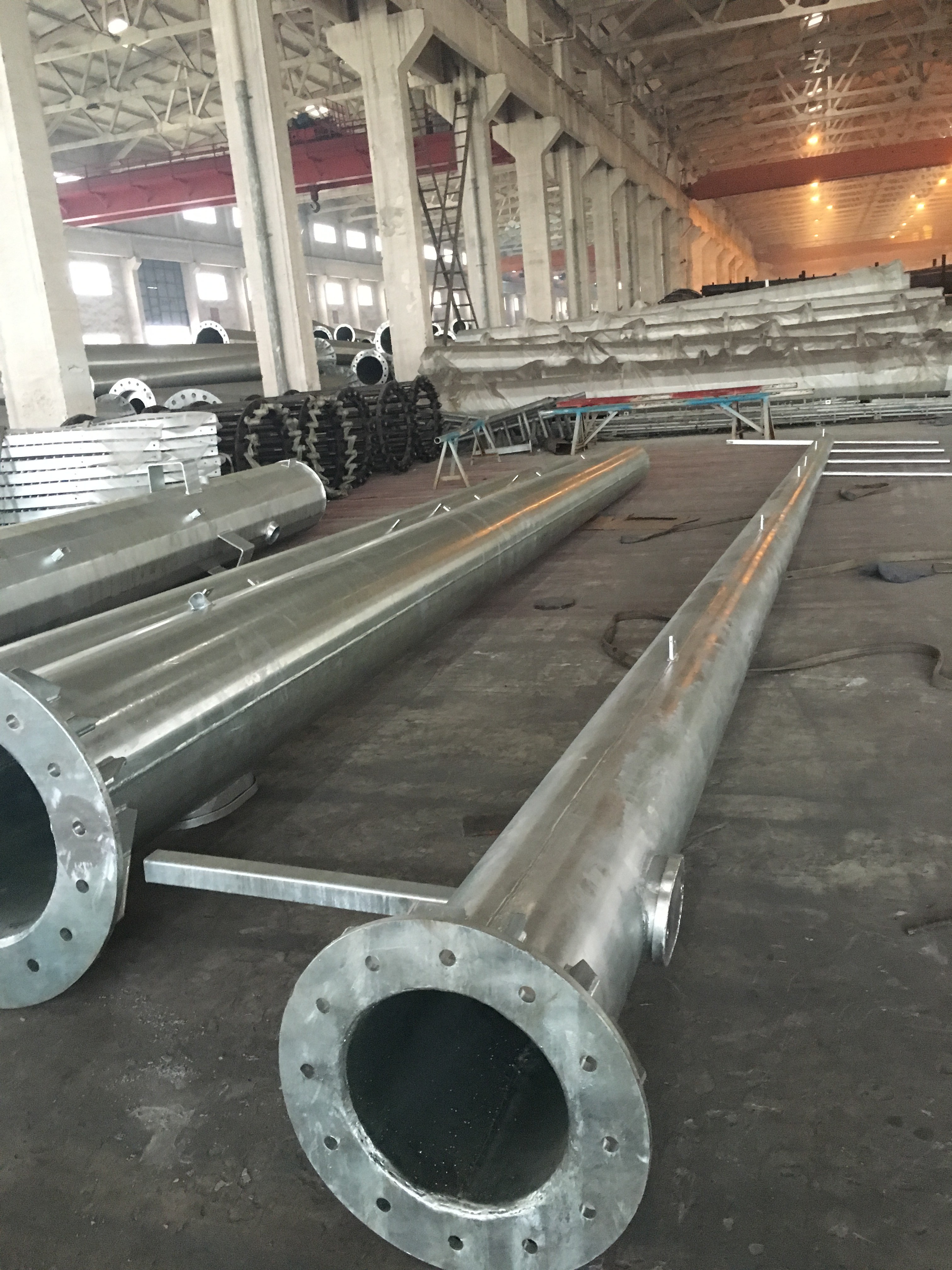 OEM Hot Dip Galvanized Steel Pole With Bitumen Painted Polygonal Poles