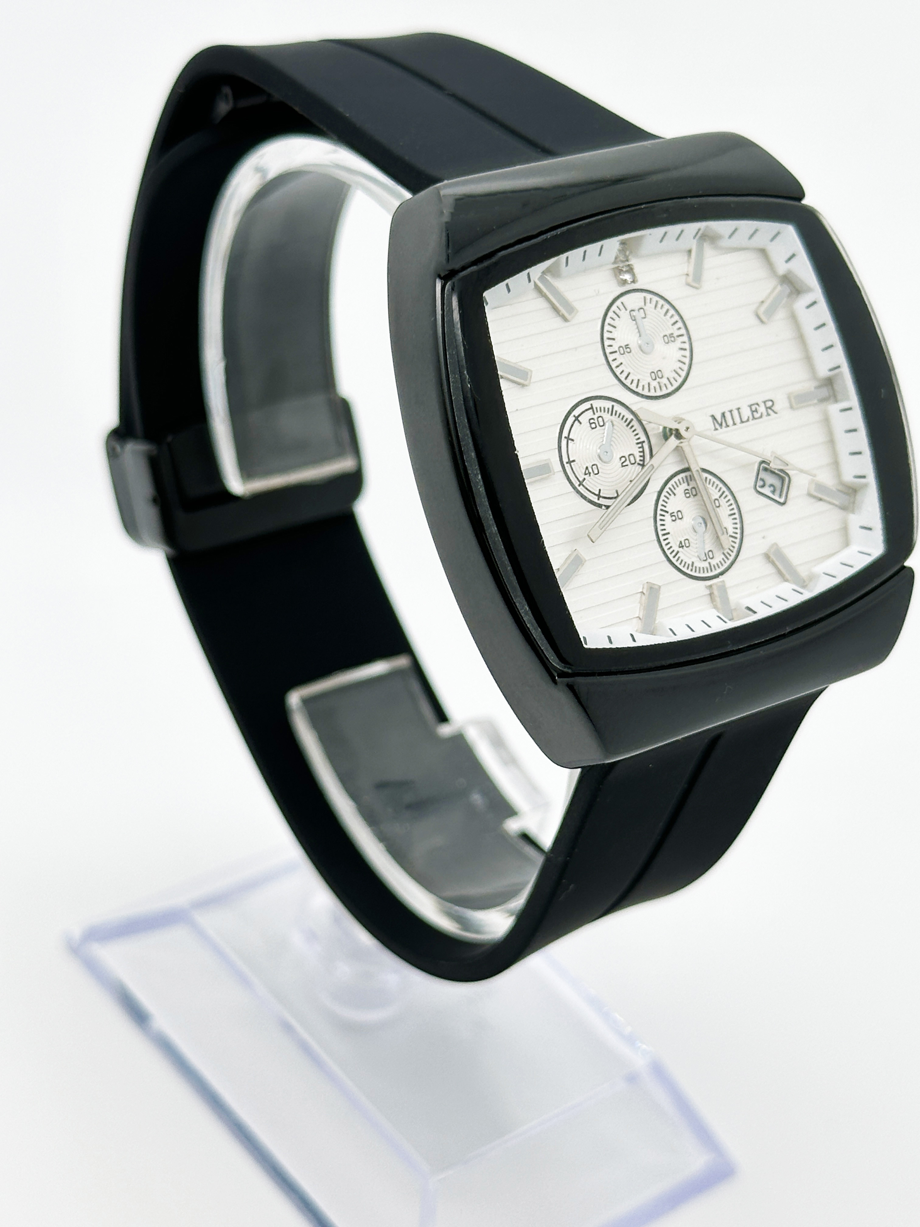 Custom White Dial Luxury Men's Watch Multiple Color Analog Display