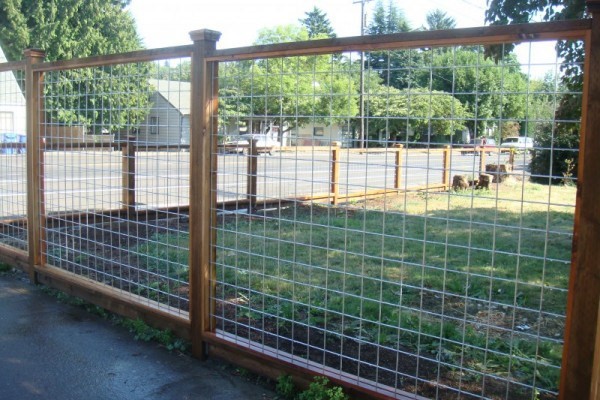 Square Polyurethane Galvanized Welded Wire Mesh Fence Screen with Perforated Technique