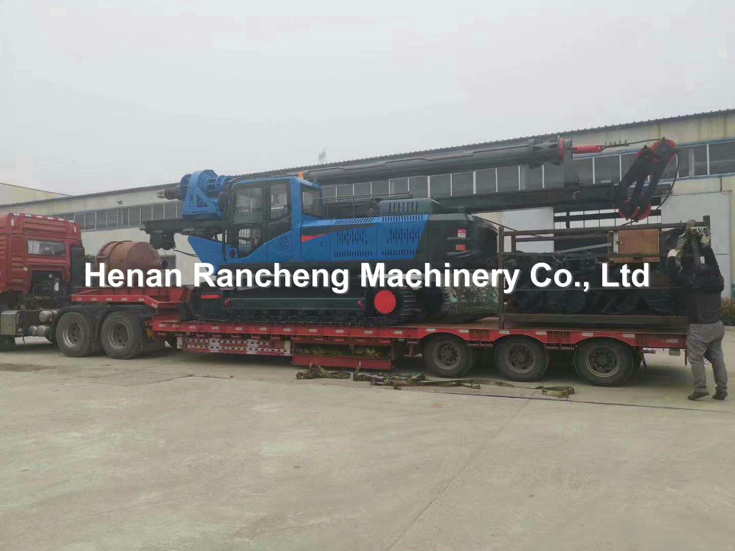 35m Depth Crawler Mounted Rotary Water Well Drilling Rig 154KW Engine Power