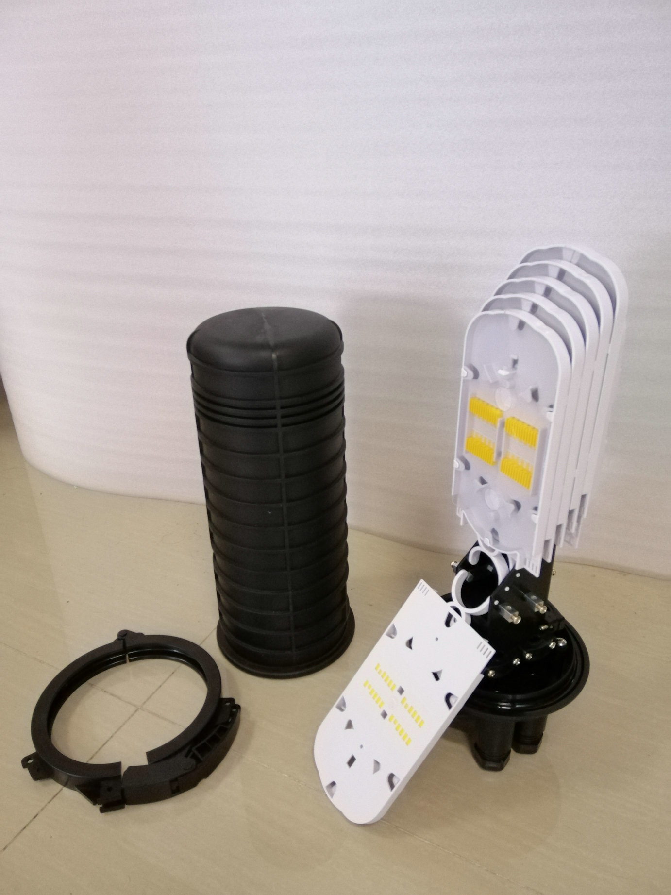 Mechanical FTTB 144FO Vertical Fiber Optic Closure For OPGW Fitting