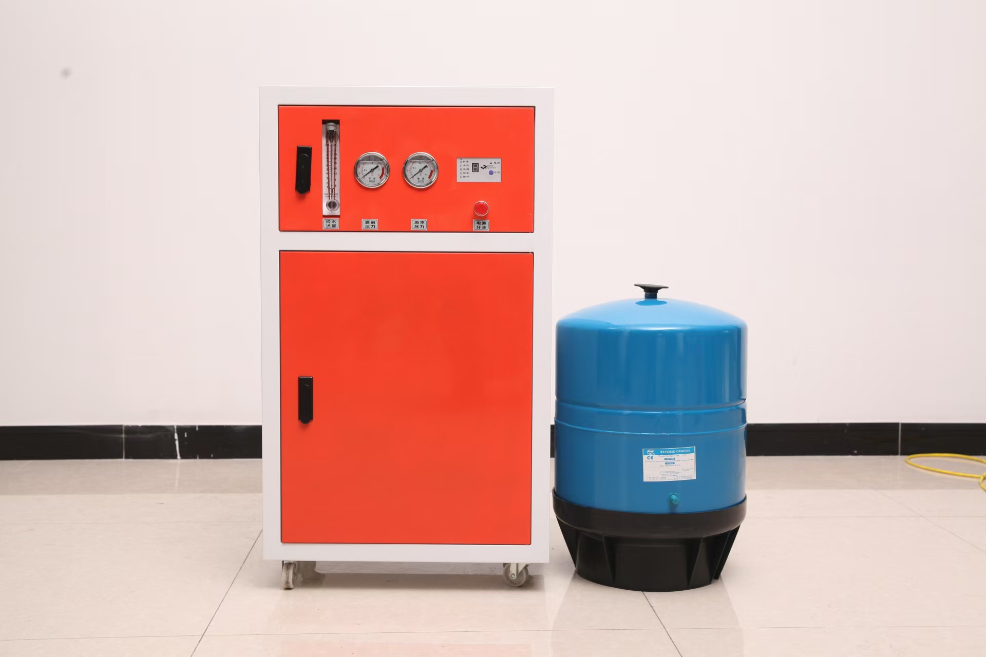 Customized Voltage 500l/H Salty Water To Pure Water Treatment Purify Automatic Operation