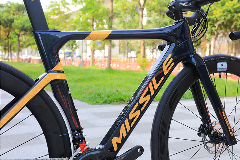 22 Speed Carbon Road Bike With 700*25C Tire And Disc Brake 31.8*420 Carbon Handlebar