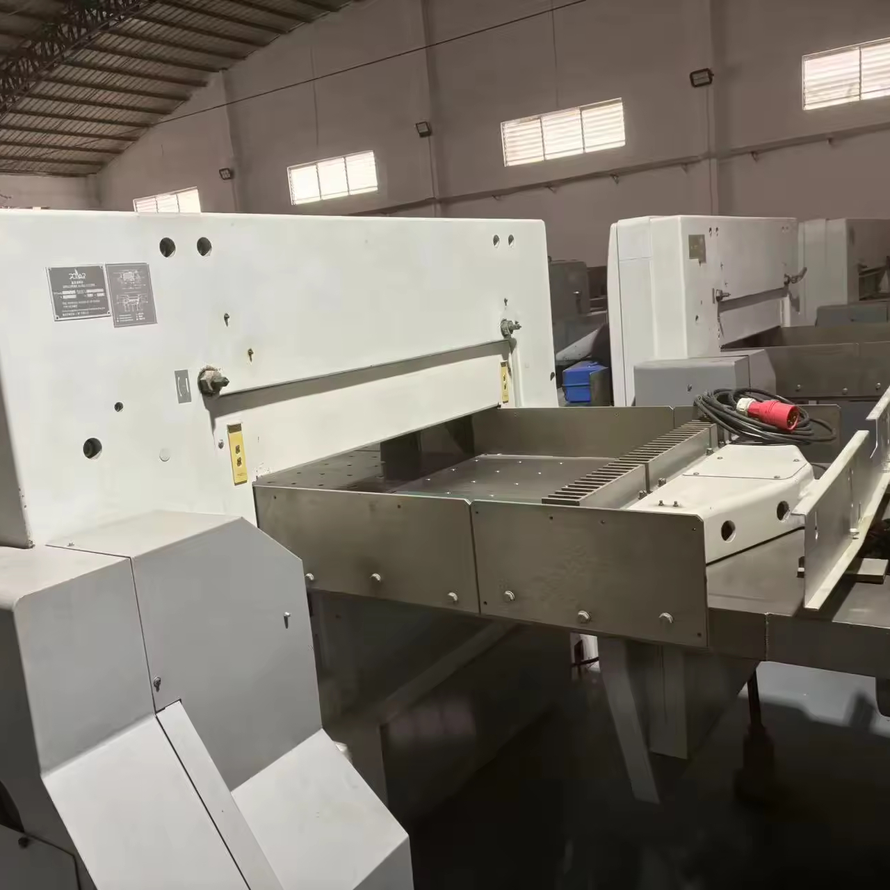 Used 115 XC Guillotine Paper Cutting Machine for Polar Paper Cutters in Good Condition