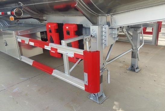 New SINOTRUK Carbon Steel 60 Cfm Oil Tank Semi Flatbed Trailers For Oil Fuel Transport
