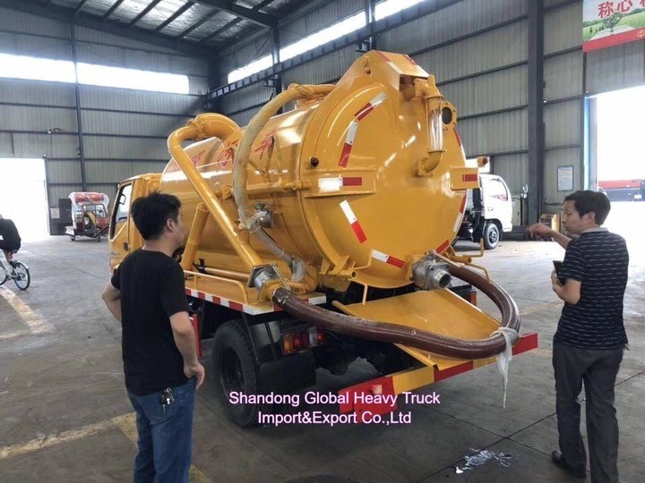 Dongfeng HOWO High-Capacity Truck Solutions Sludge Suction Truck, Sewage Treatment Vehicle