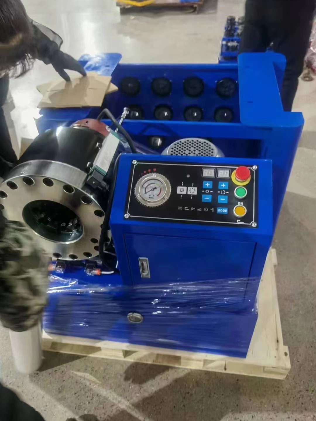 Durable Portable Hydraulic Hose Crimper Crimping Range 1/4" to 1.5" 6-38mm Electric Hose Crimping Machine