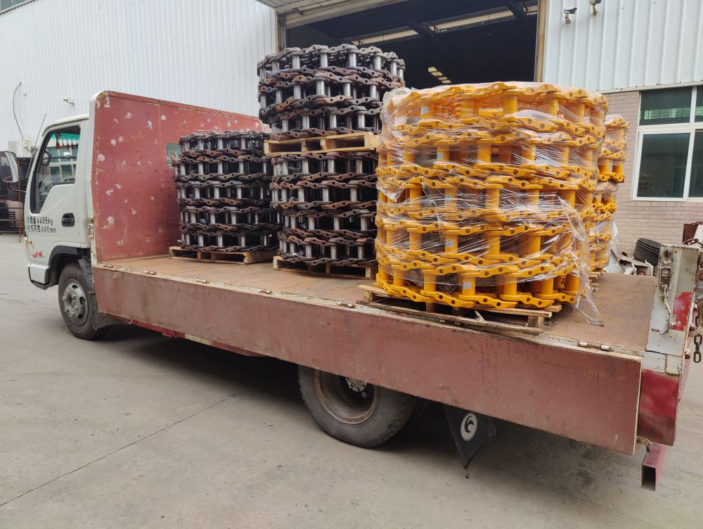 Yellow R220c-9 Excavator Parts Tracks Direct Importer Hydraulic And Dozer Component Undercarriage Track Shoe Assy