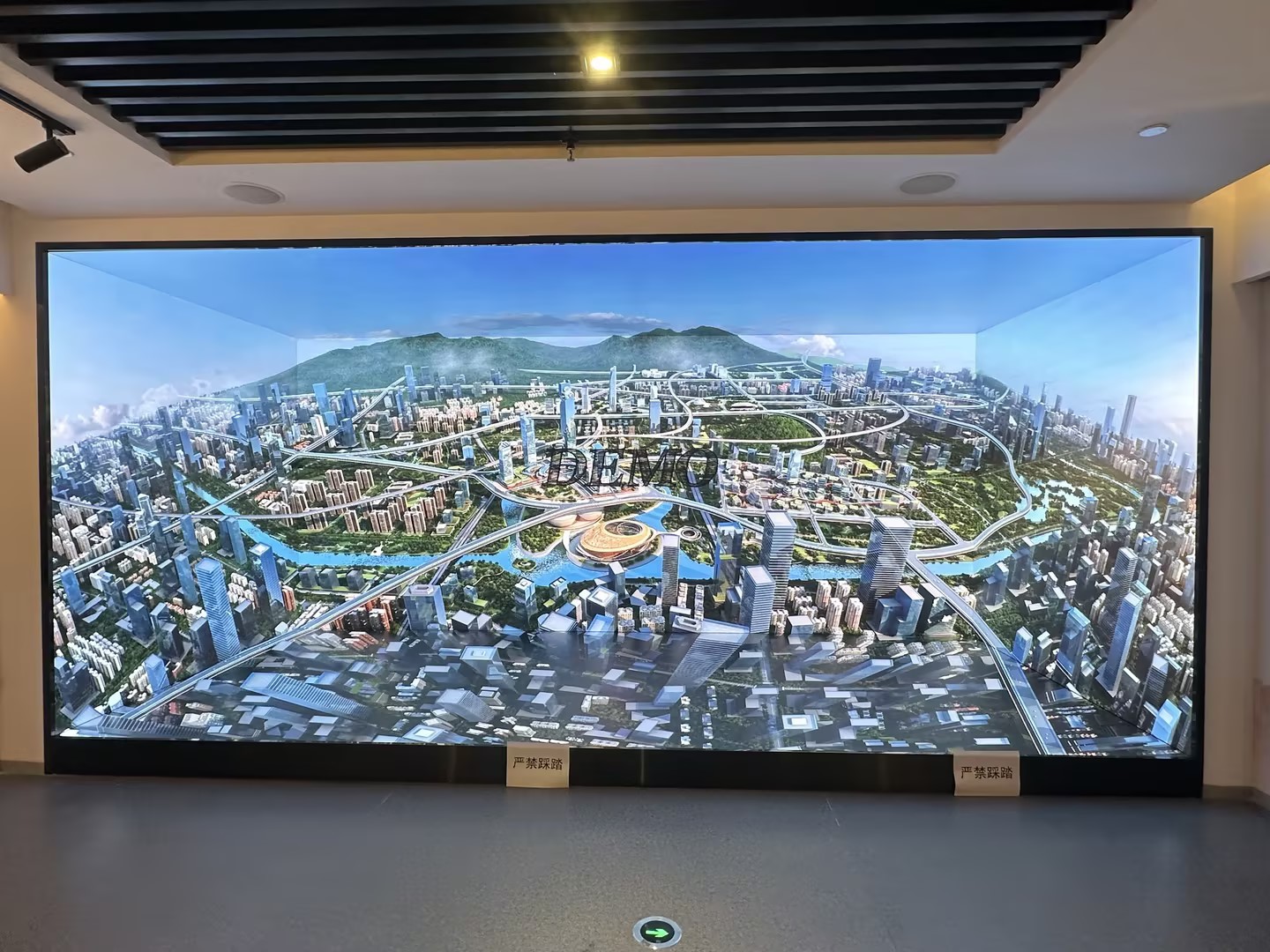Full Color GOB LED Display with Epistar Led Chip and 100 000 Hours Operating Life