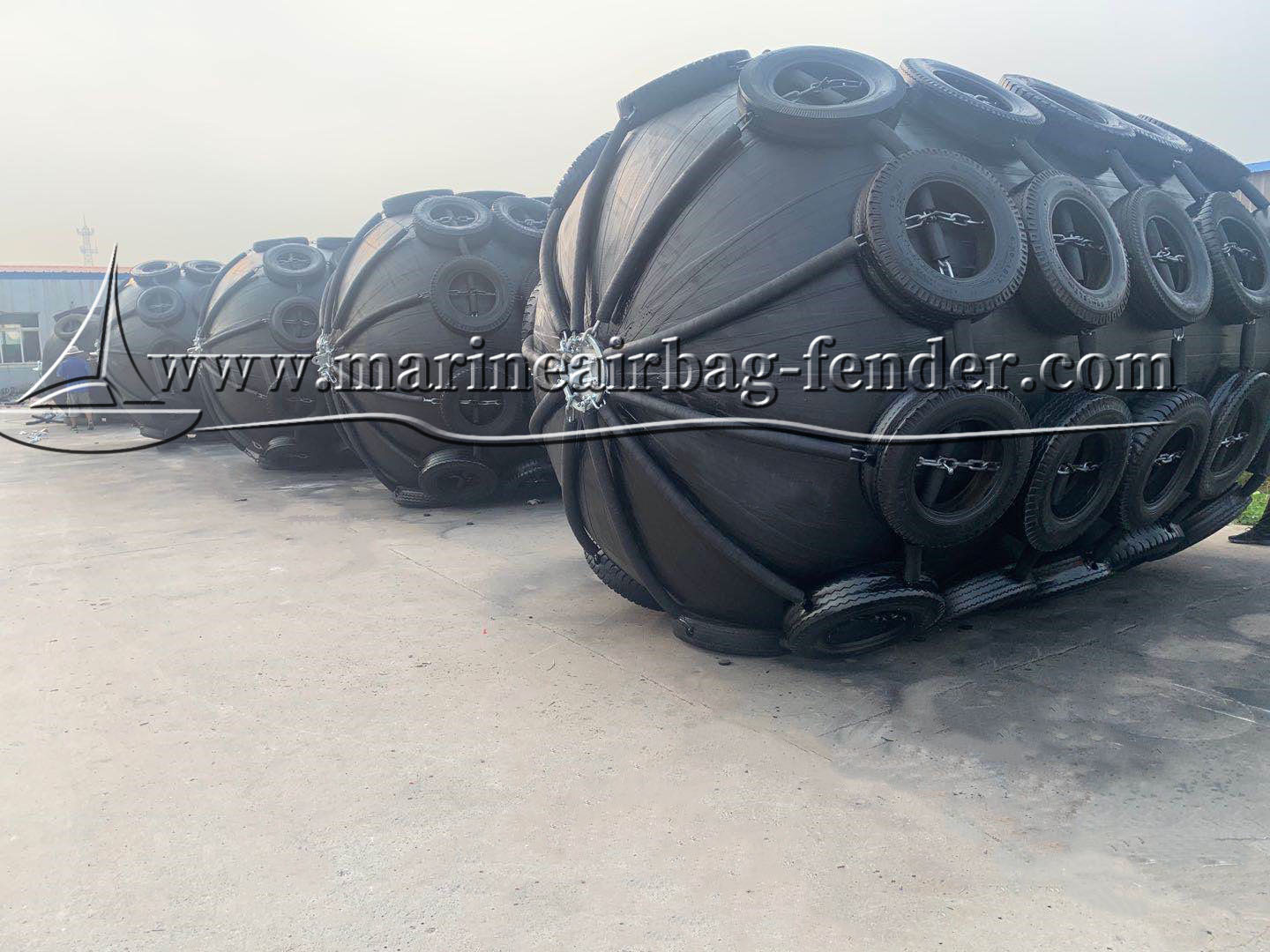 Flexible Tenacity Sling Type Ship Rubber Fenders For Smooth Ship To Ship Applications