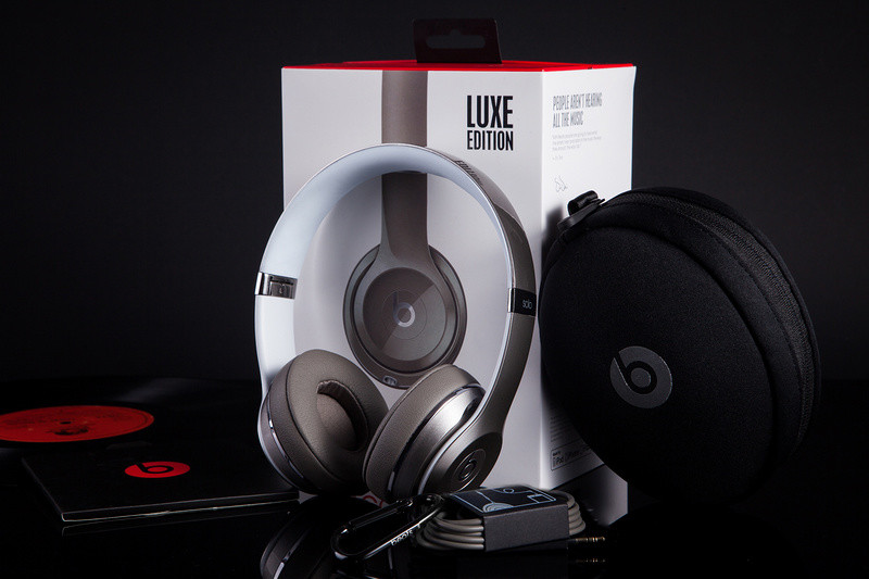 Newest 2016 Beats by Dr.Dre Solo2 On-Ear Wired Luxe Edition Headphones Silver New Beats by Dr. Dre Solo2 Wired On-Ear
