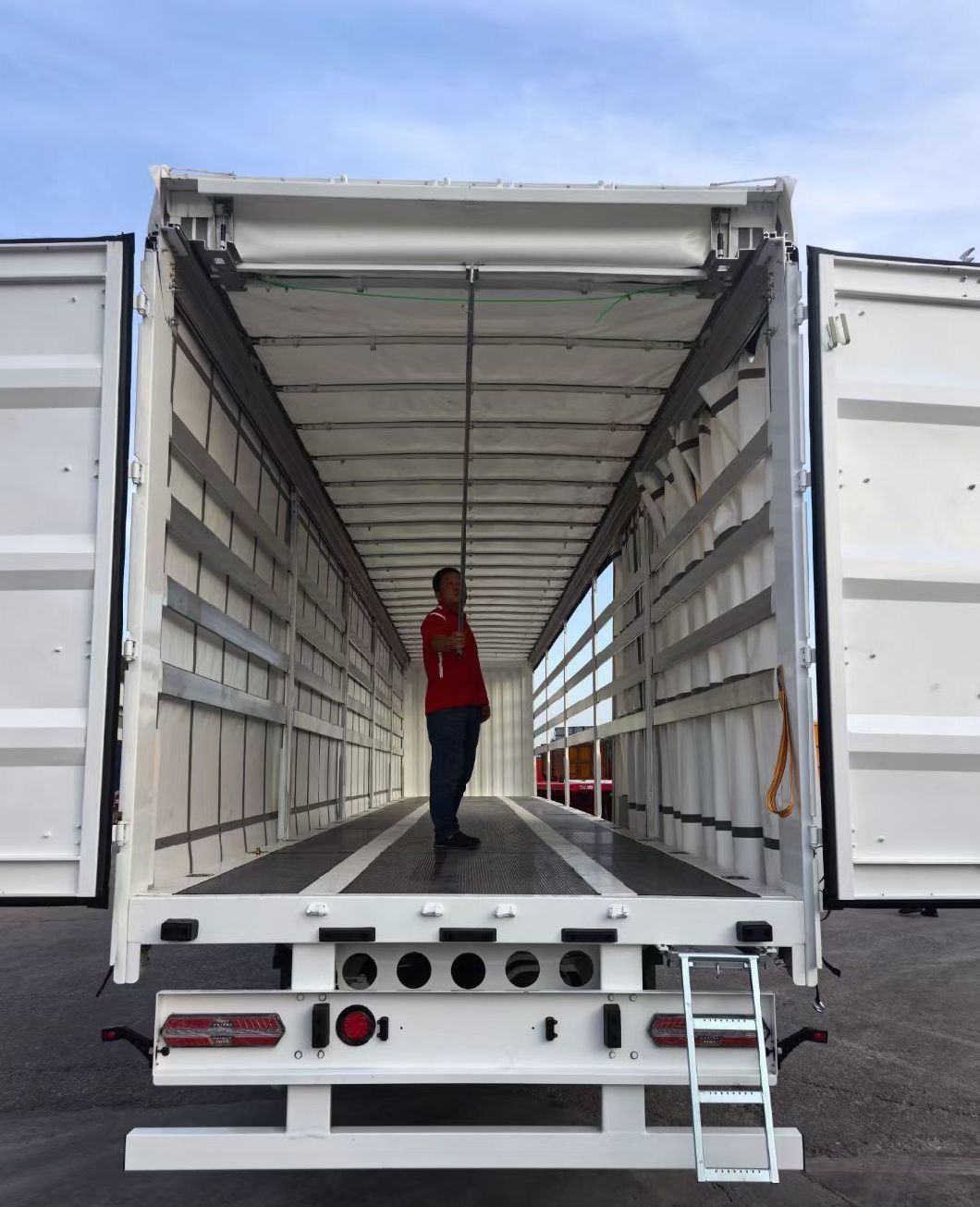 High Quality PVC Fabric Dry Van Cargo Curtain Side Tri-Axle Semi-Trailer
