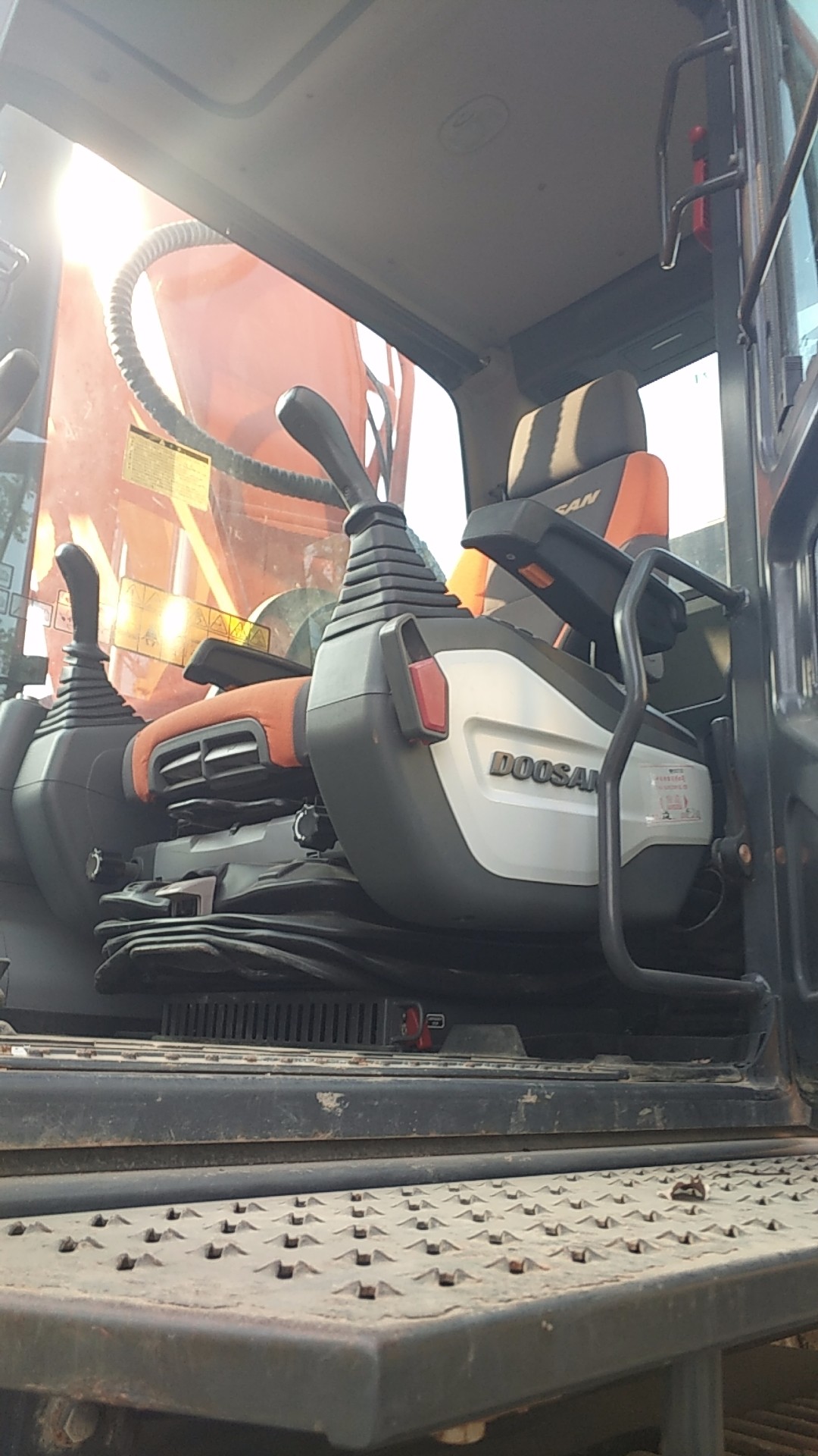 Used Doosan DX500LC excavator, 50 ton large tracked excavator