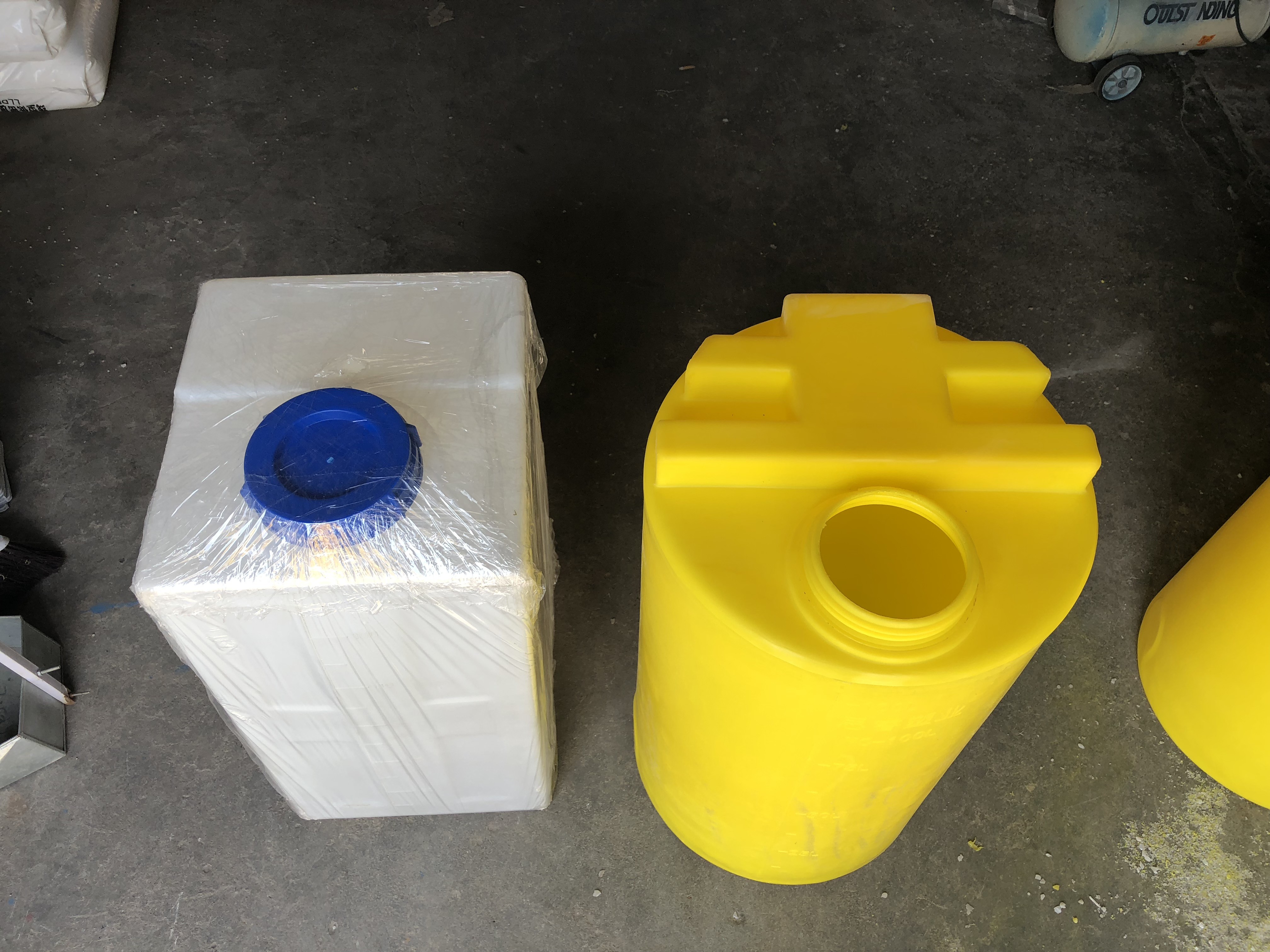 Rotomolding Portable Square Utility Plastic Loaf Tank For Car Or Machine , 120L