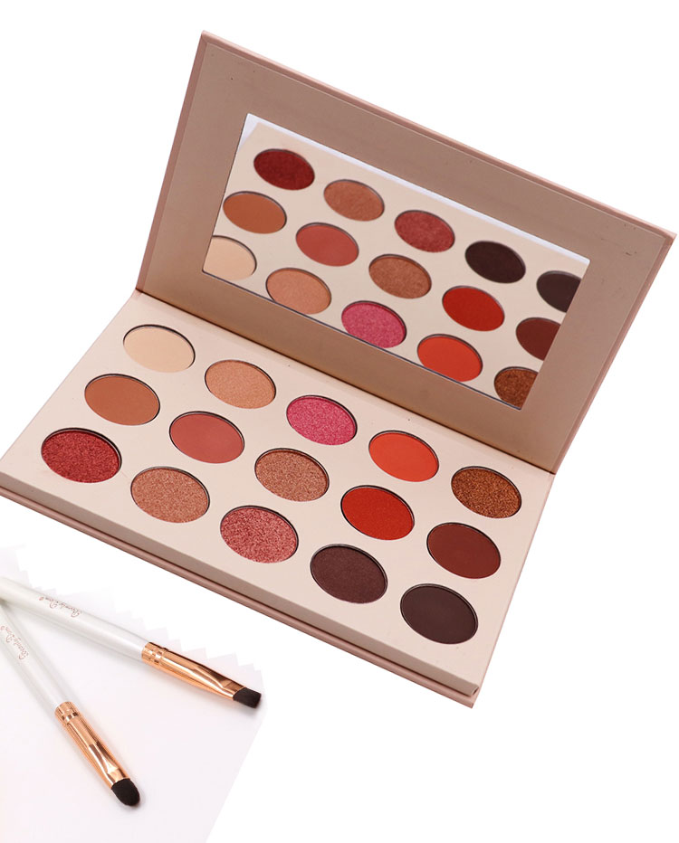 MSD Cosmetics 15 Colour Multi Color Eyeshadow Hot Silver Logo