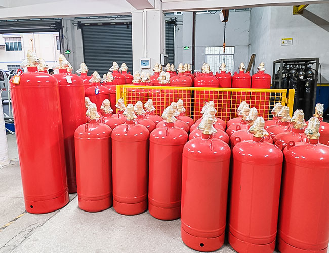 Automatic Hanging FM200 Clean Gas Fire Extinguisher 30kg Spray Nozzle For Quick Fire Suppression.