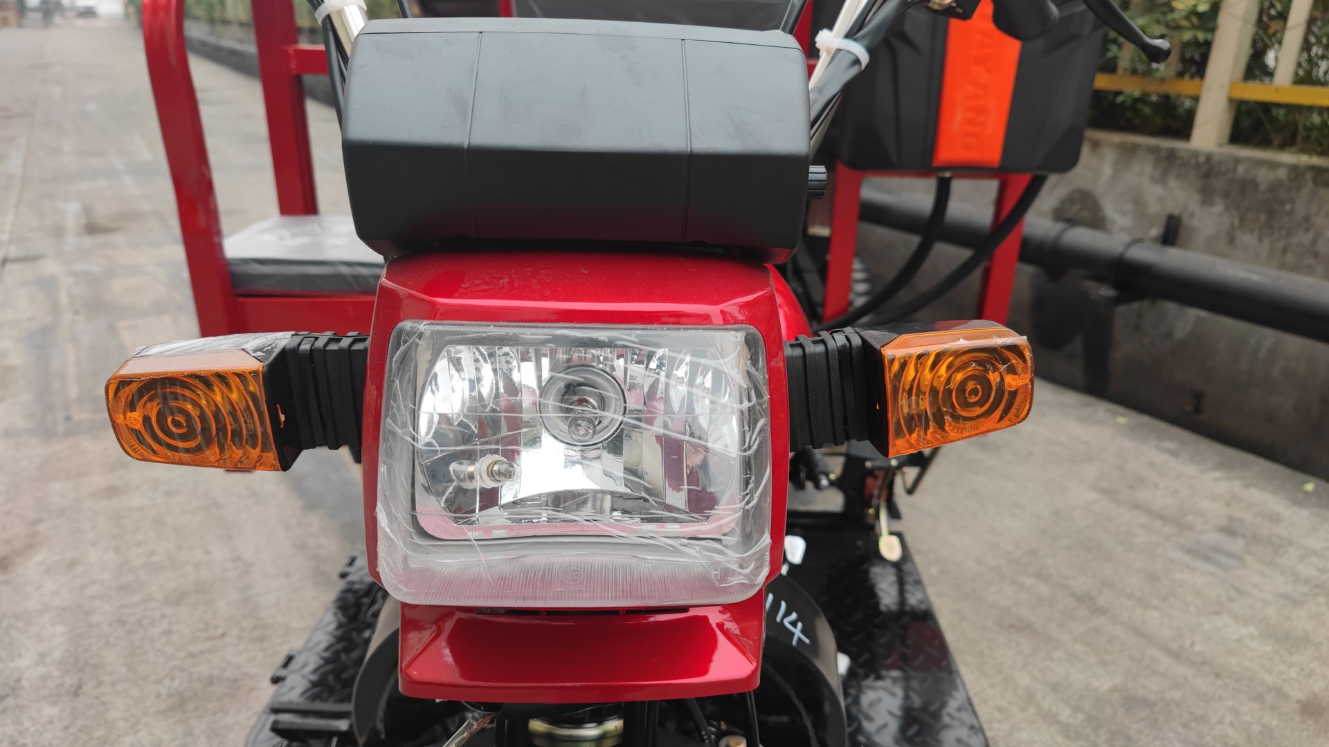 Heavy Ghana Gas 1000kg Cargo Tricycle with 5.0-12 Tire Size and 2*1.4m Cargo Box Size
