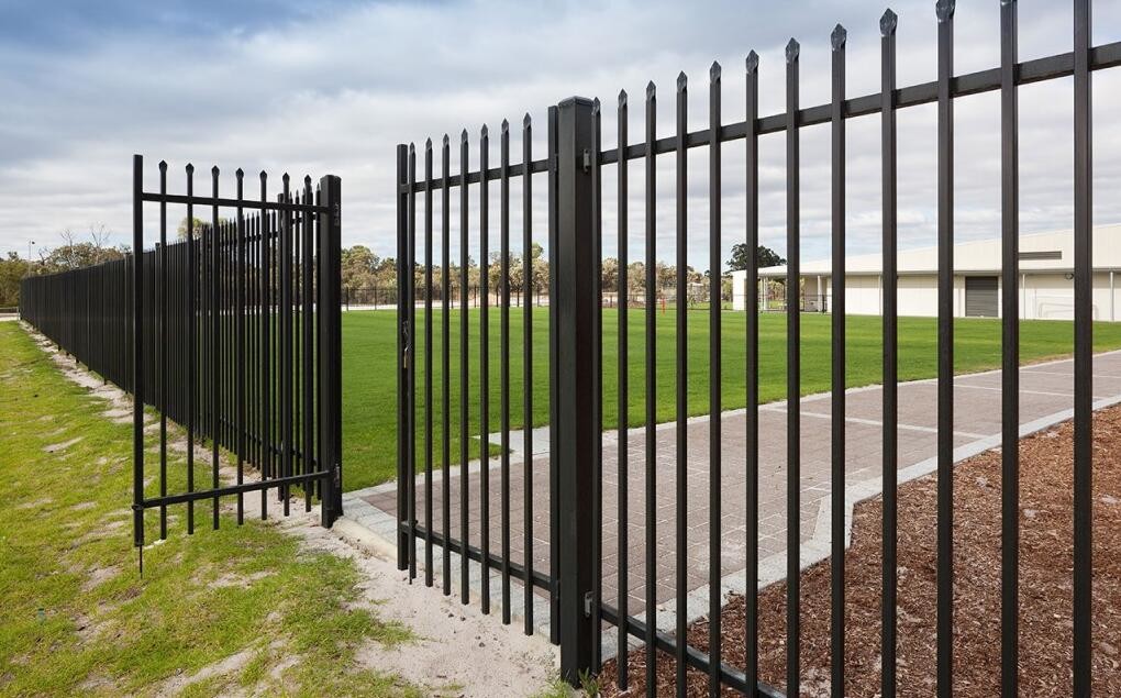 steel tubular Security Garrison Fencing 2.4M height x 2.4M width Rails 40mm upright 25mm spacing powder coated